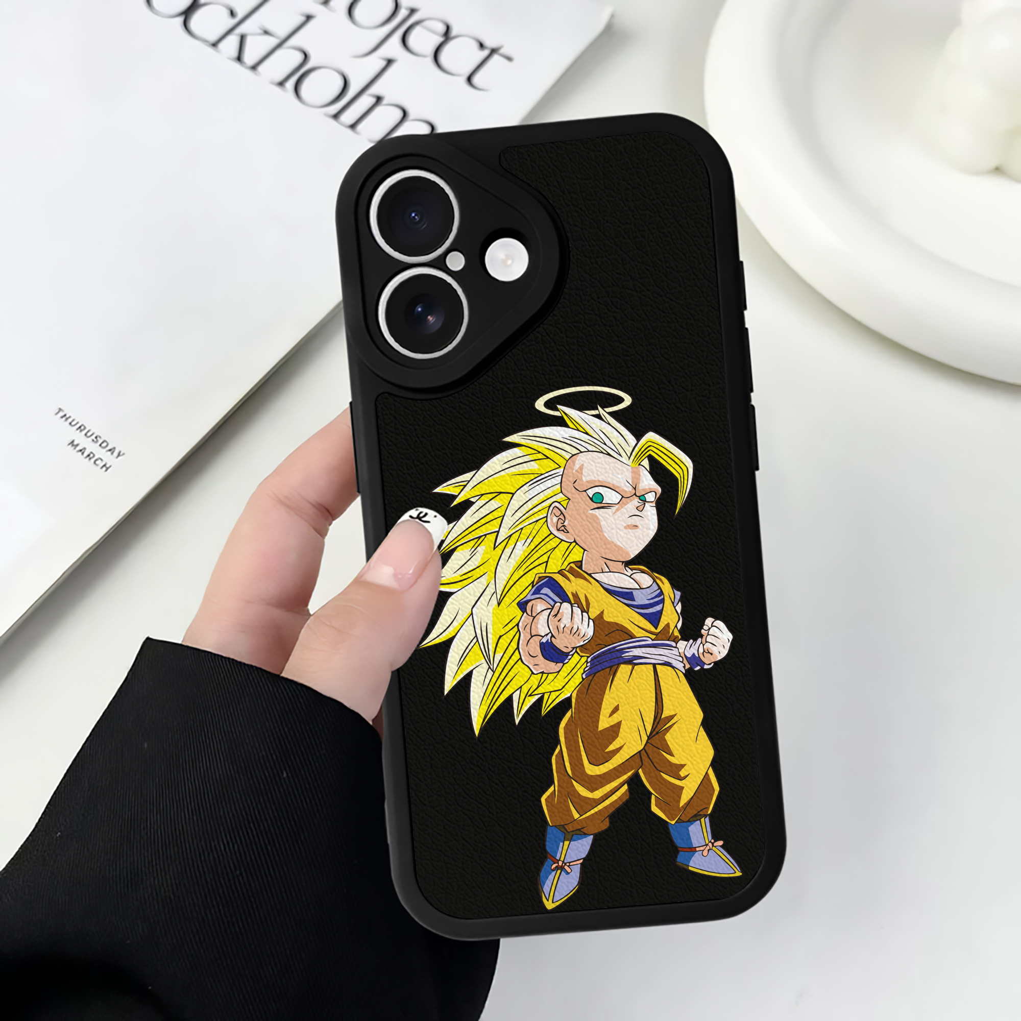 （画像用） ドラゴンボール 孫悟空（そん ごくう）Son Goku カカロット DRAGON BALL Kakarotto 【iPhone 16シリーズ対応】シリコンスマホケース（レザー調） 材質：シリコン